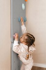 mur d’escalade gris pour la maison – Image 3